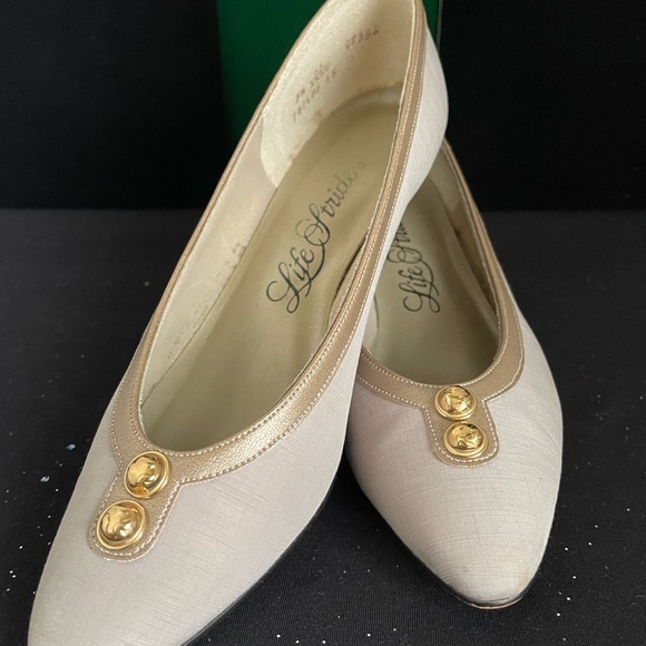60’s Linen Texture Warm gray and champagne Heels - Picture 4 of 5